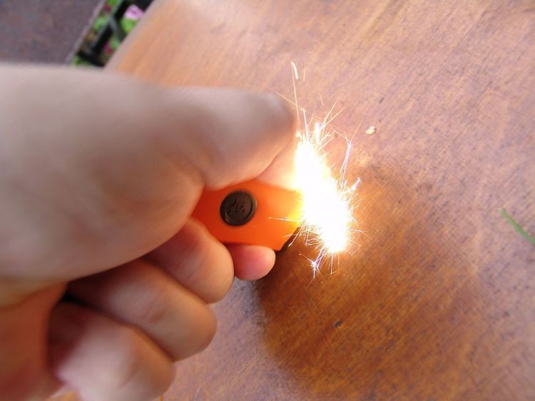  Огниво Ultimate Survival Technologies Sparkie Fire Starter, yellow жёлтый